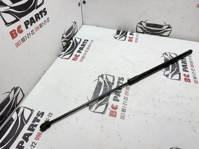 Амортизатор капота Volkswagen Tiguan 2.0