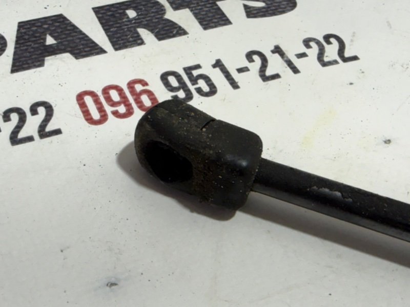 Амортизатор капота Tiguan 2020 2.0