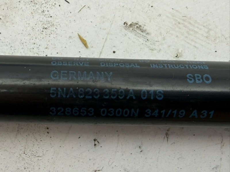 Амортизатор капота Tiguan 2020 2.0