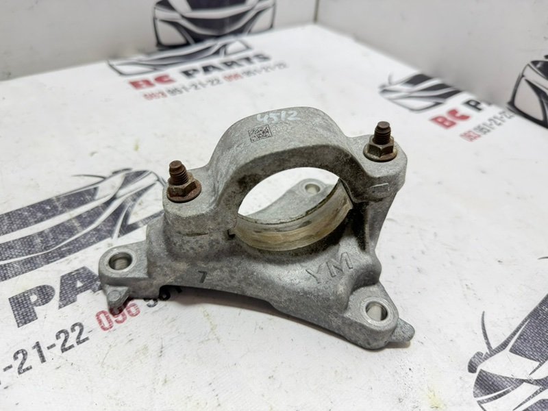 Кронштейн полуоси передний Mazda 3 2021 2.5 G2A425740B Б/У