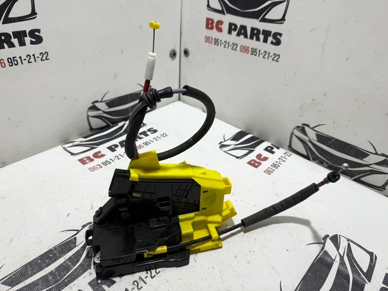 Замок боковой двери задний левый Kia Sportage 2017 81410F1210 Б/У