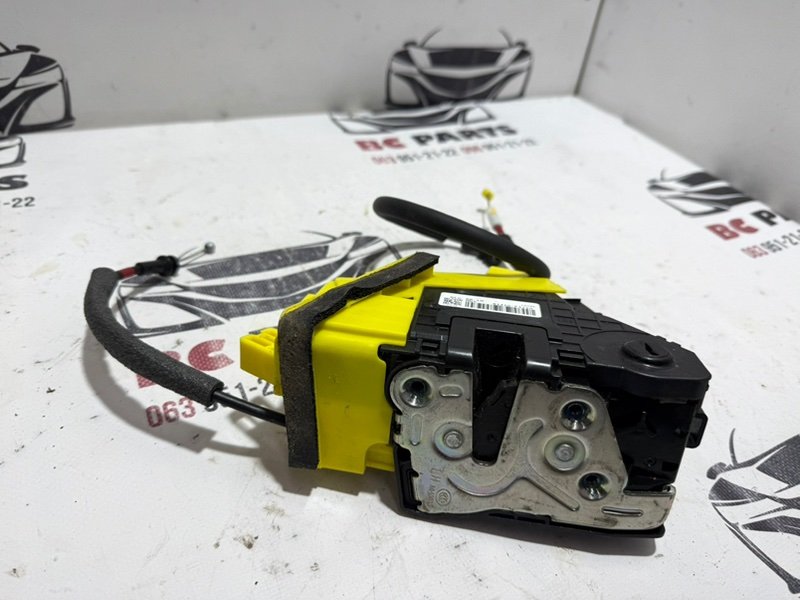 Замок боковой двери задний левый Sportage 2017