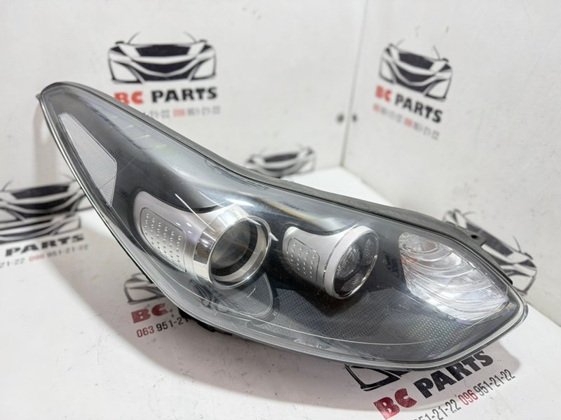 Фара ксеноновая передняя правая Kia Sportage 2017 92102F1110 Б/У