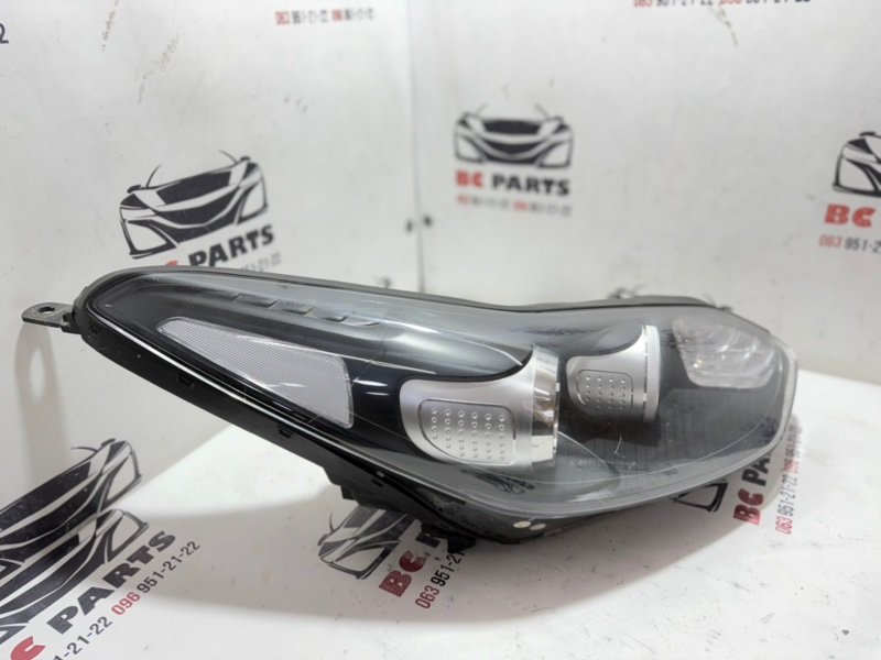 Фара ксеноновая передняя правая Sportage 2017