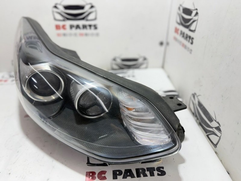 Фара ксеноновая передняя правая Kia Sportage