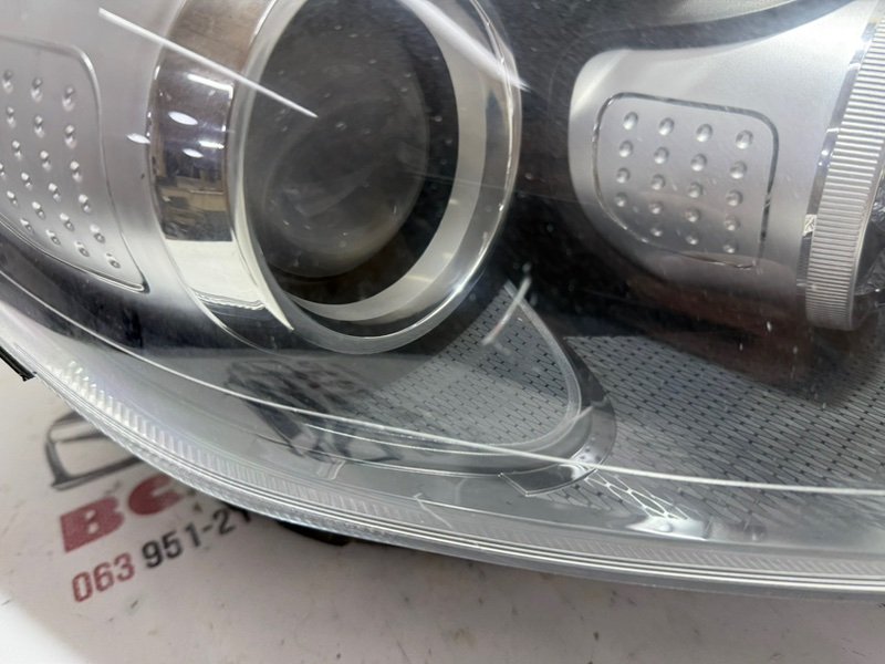 Фара ксеноновая передняя правая Sportage 2017