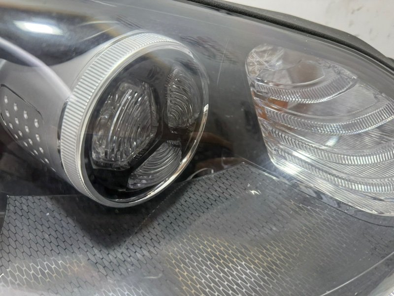 Фара ксеноновая передняя правая Sportage 2017