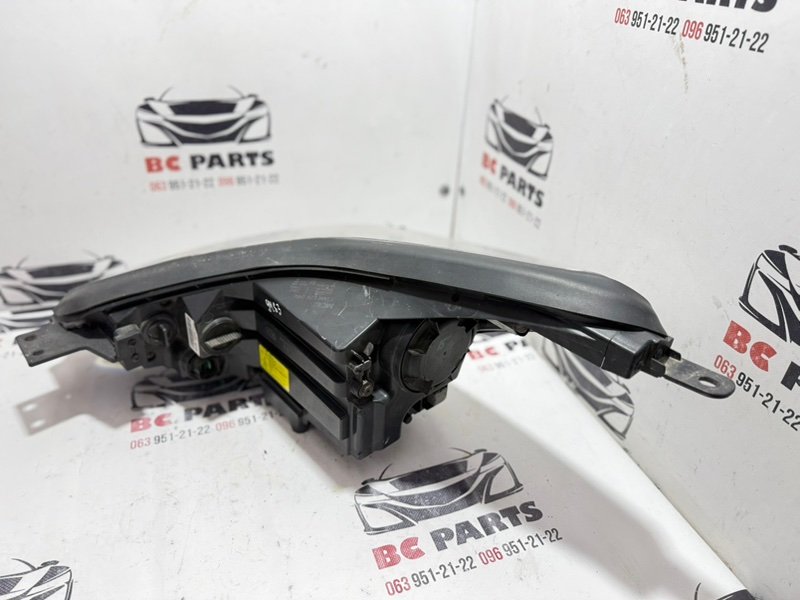 Фара ксеноновая передняя правая Sportage 2017