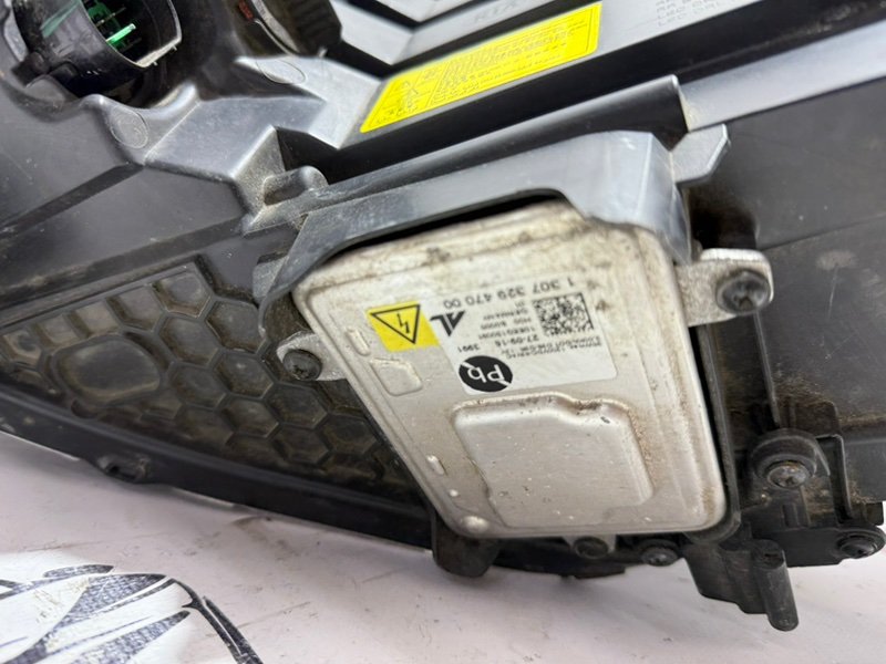 Фара ксеноновая передняя правая Sportage 2017