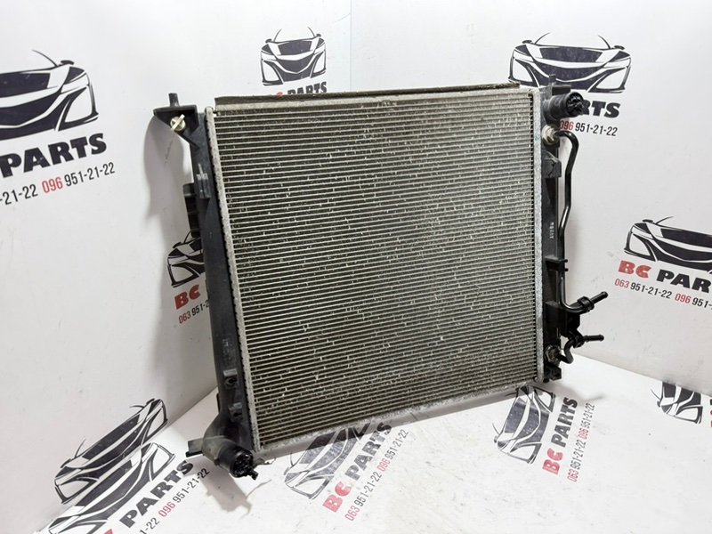 Радиатор охлаждения двигателя Kia Sportage Радиатор охлаждения двигателя Kia Sportage