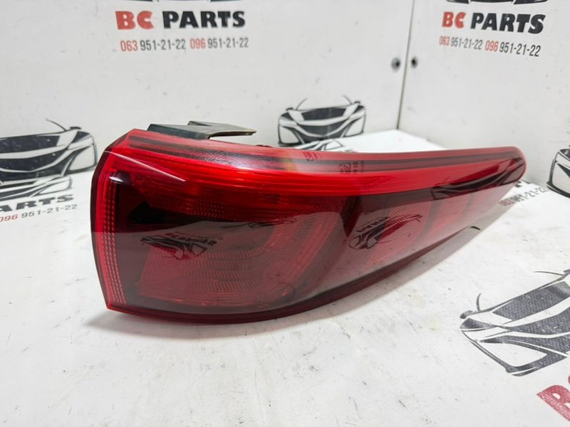 Фонарь наружный (в крыло) задний правый Kia Sportage 2017 92402D9020 Б/У