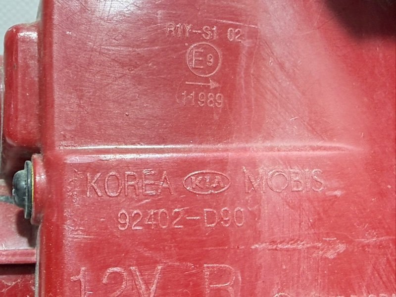 Фонарь наружный (в крыло) задний правый Sportage 2017