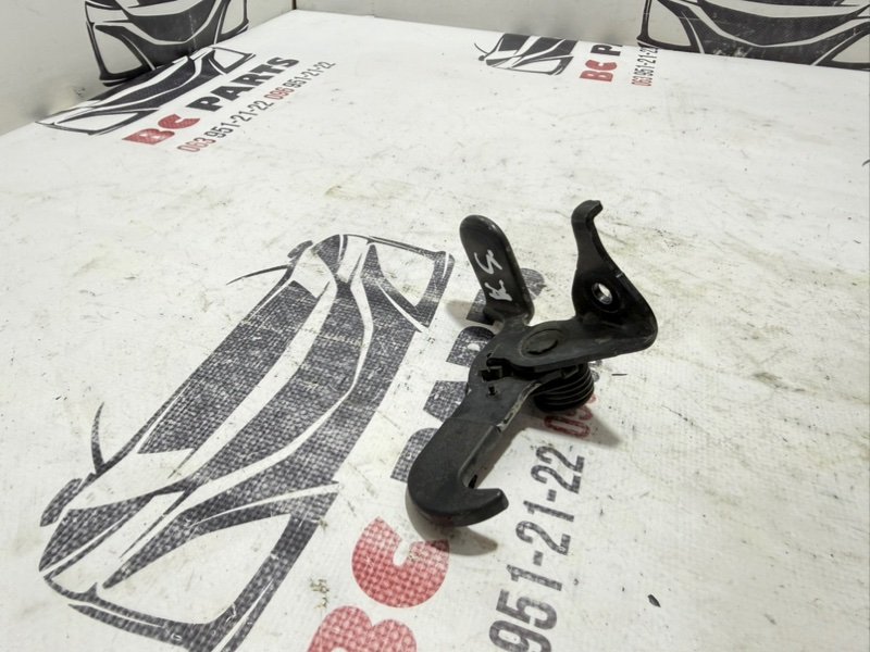 Крюк замка капота Kia Sportage