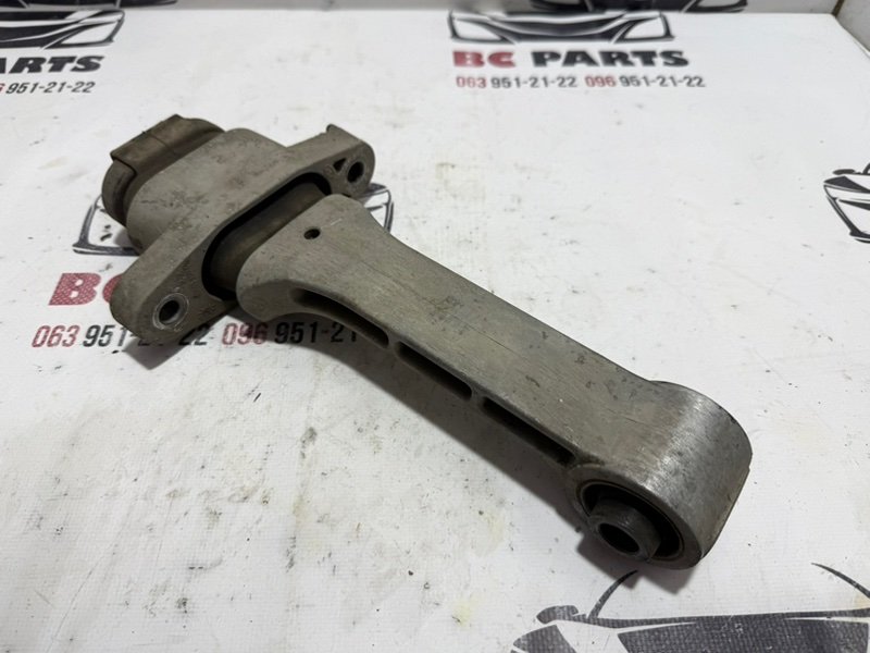 Подушка двигателя нижняя Kia Sportage