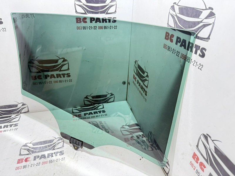 Стекло двери заднее левое Sportage 2017