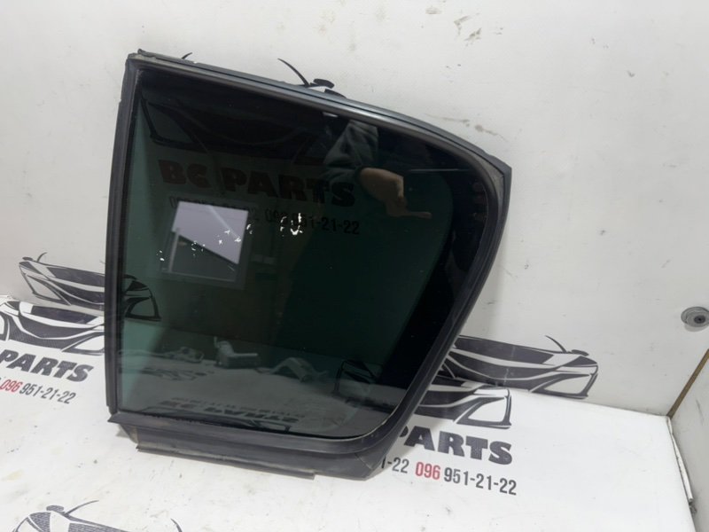 Форточка двери задняя левая Kia Sportage