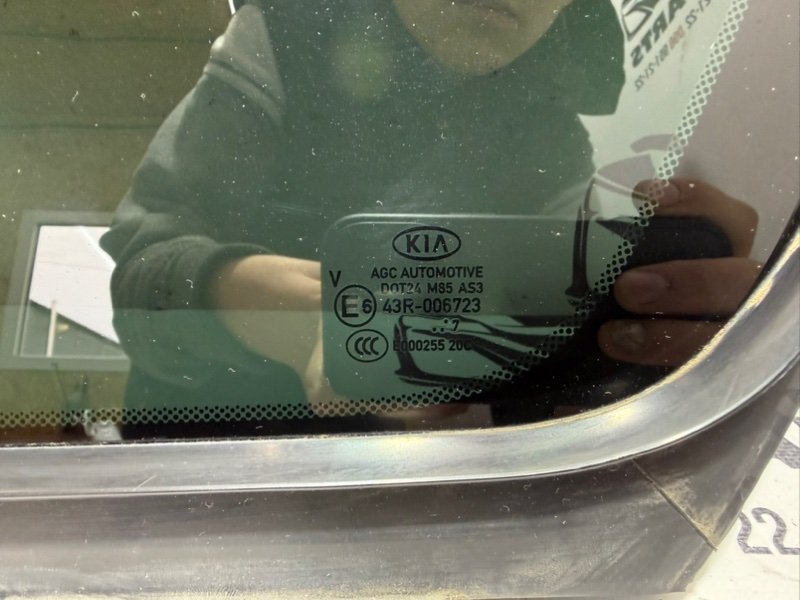 Форточка двери задняя левая Sportage 2017