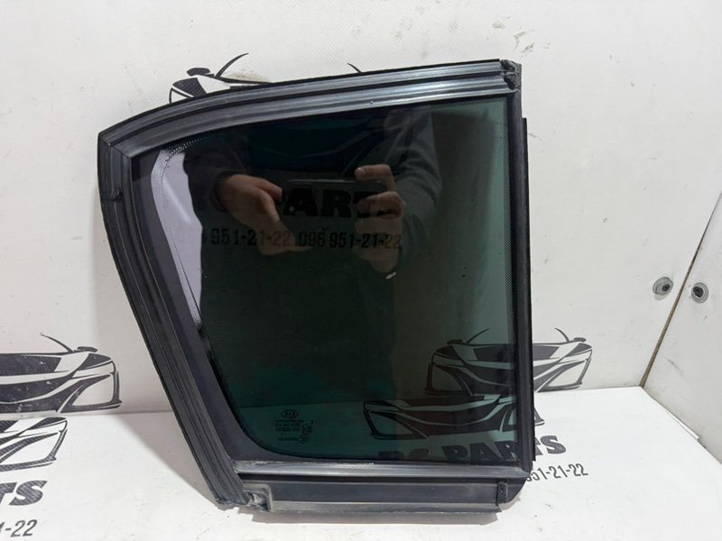 Форточка двери задняя левая Sportage 2017