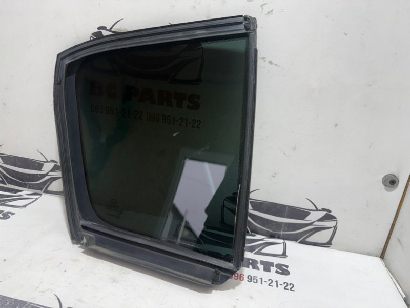 Форточка двери задняя левая Sportage 2017