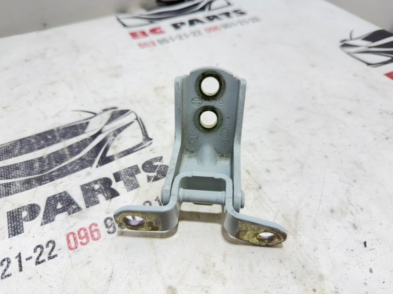 Петля двери передняя левая Nissan Rogue 2018 T32 QR25 2.5 80401 JN00A Б/У