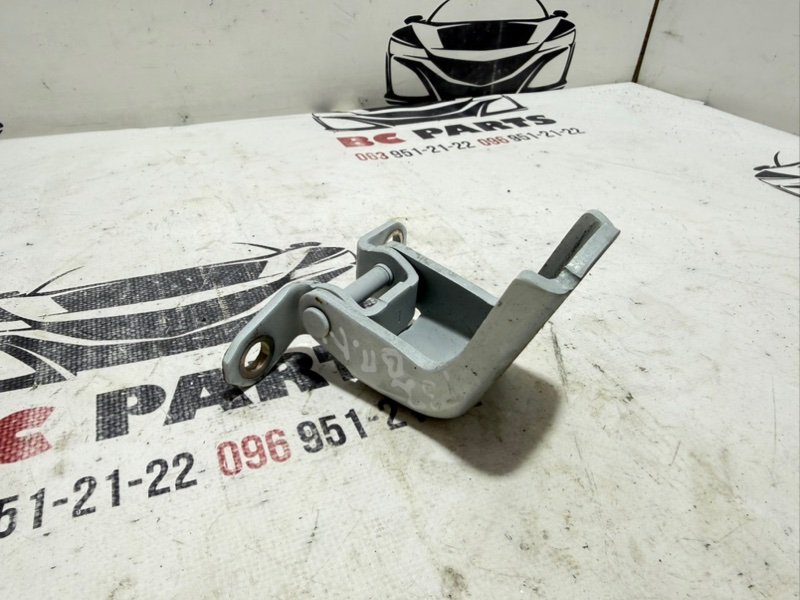 Петля двери передняя левая Rogue 2018 T32 QR25 2.5