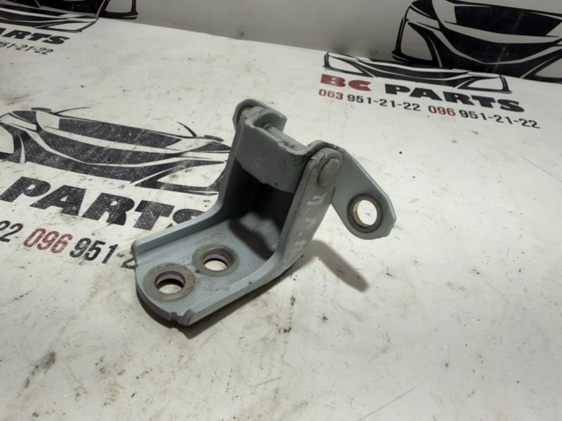 Петля двери передняя левая Rogue 2018 T32 QR25 2.5