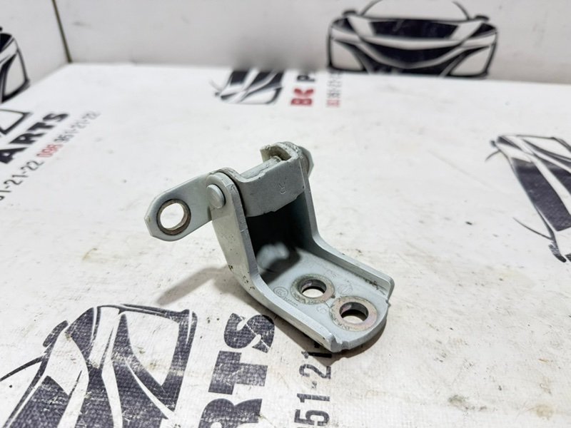 Петля двери передняя левая Nissan Rogue T32 QR25 2.5