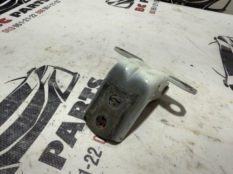 Петля двери передняя левая Rogue 2018 T32 QR25 2.5