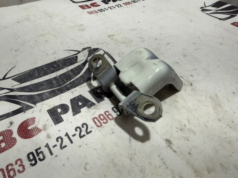 Петля двери передняя левая Rogue 2018 T32 QR25 2.5