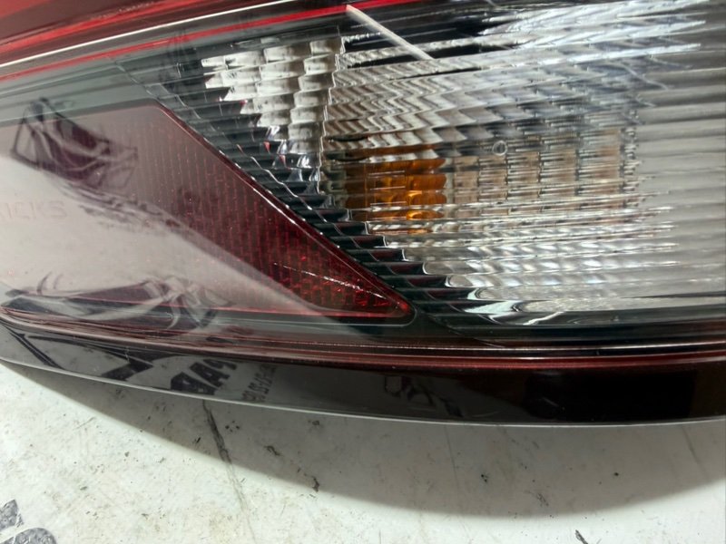 Фонарь наружный (в крыло) задний левый Kicks 2021 1.6