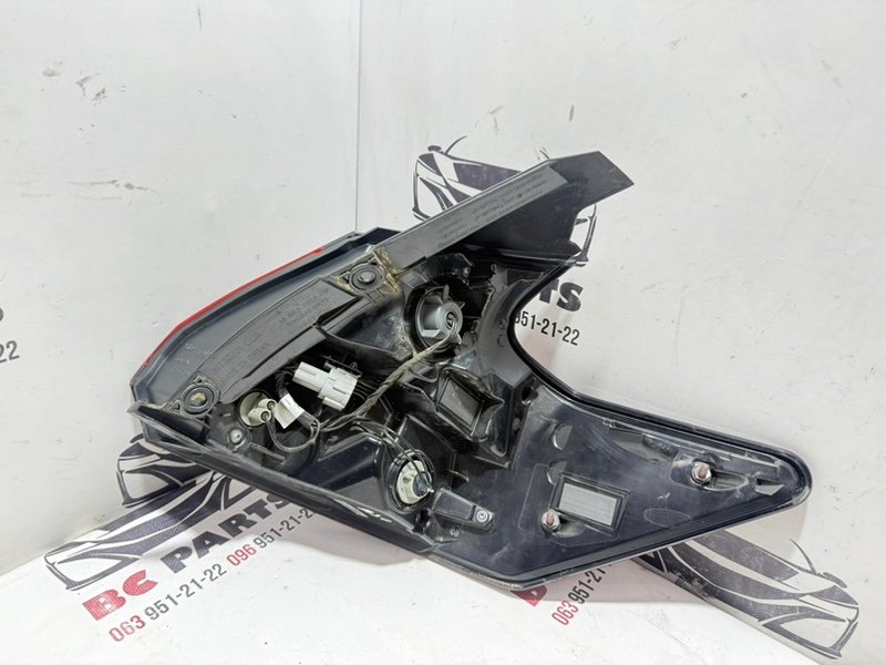 Фонарь наружный (в крыло) задний левый Kicks 2021 1.6