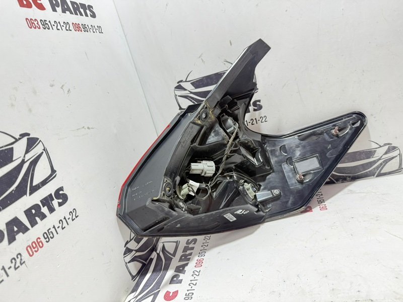 Фонарь наружный (в крыло) задний левый Kicks 2021 1.6