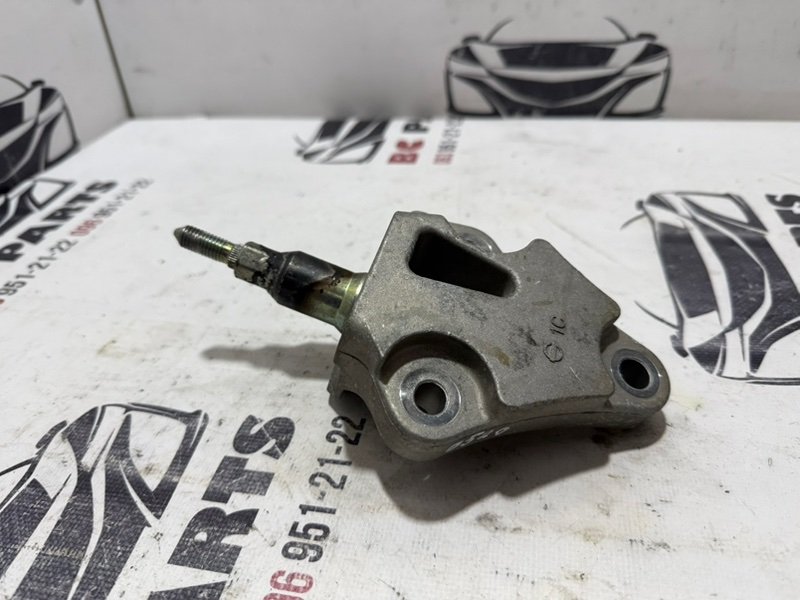 Кронштейн подушки двигателя левый Kicks 2021 1.6