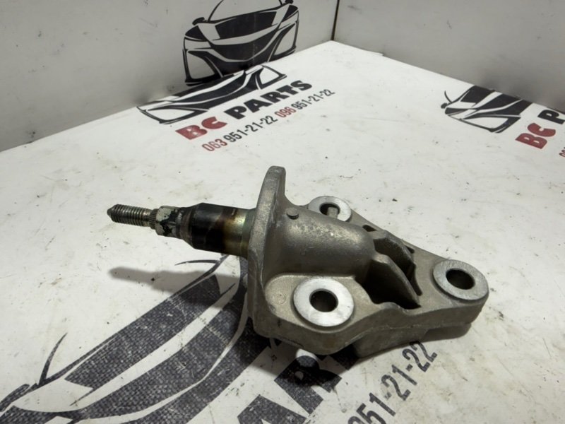 Кронштейн подушки двигателя левый Kicks 2021 1.6