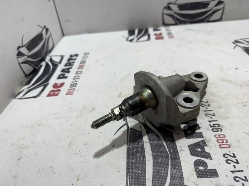 Кронштейн подушки двигателя левый Kicks 2021 1.6