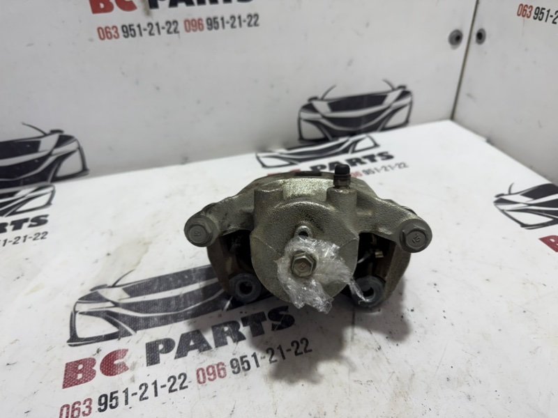 Суппорт тормозной передний правый Kicks 2021 1.6