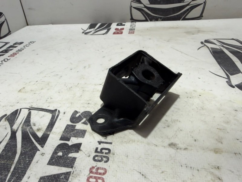 Запчасть подушка глушителя передняя Nissan Kicks 2021 1.6 20651-5RA0A Б/У Подушка глушителя передняя Nissan Kicks 2021 1.6 20651-5RA0A Б/У