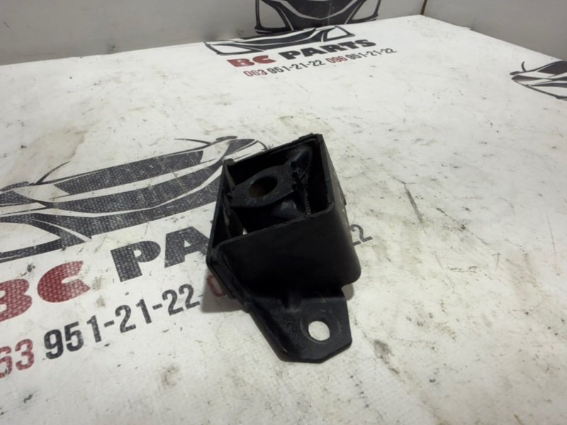 Подушка глушителя передняя Kicks 2021 1.6 Подушка глушителя передняя Kicks 2021 1.6