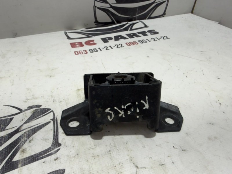 Подушка глушителя передняя Nissan Kicks 1.6 Подушка глушителя передняя Nissan Kicks 1.6