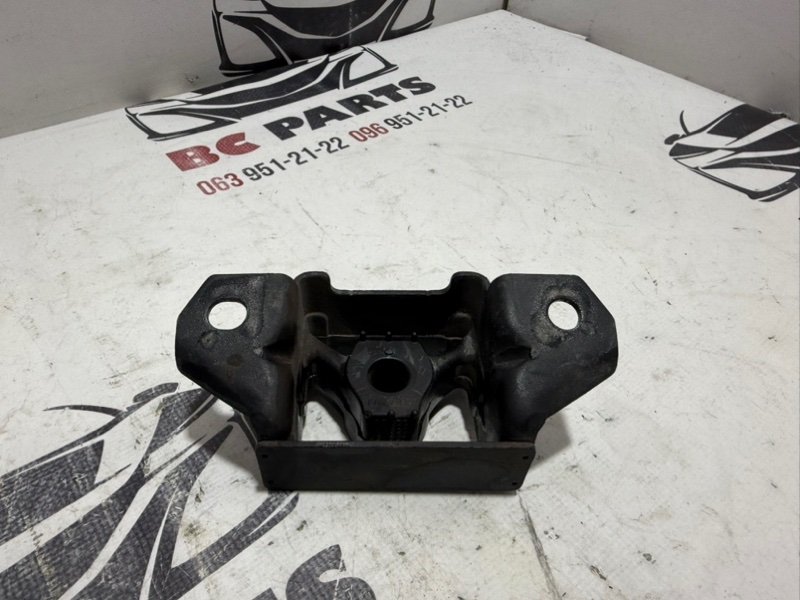 Подушка глушителя передняя Kicks 2021 1.6 Подушка глушителя передняя Kicks 2021 1.6