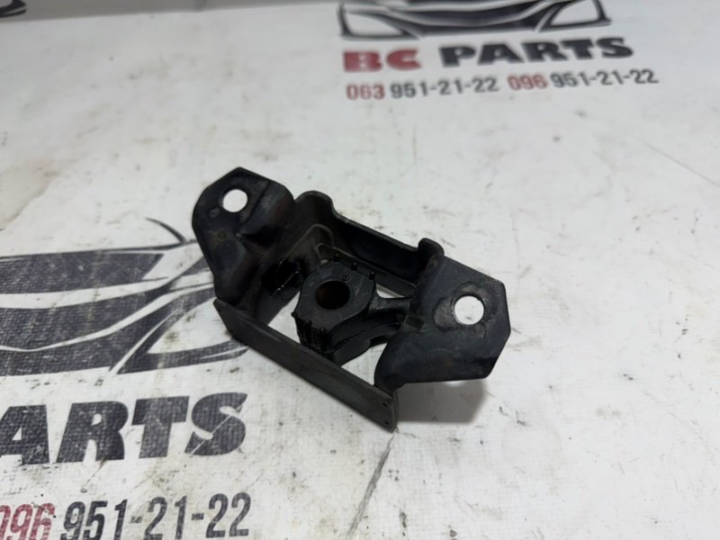 Подушка глушителя передняя Kicks 2021 1.6 Подушка глушителя передняя Kicks 2021 1.6