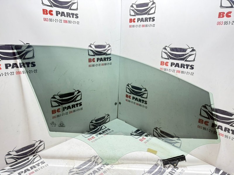 Стекло двери переднее левое Sportage 2017