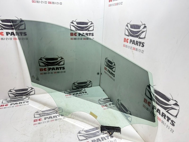 Стекло двери переднее левое Sportage 2017