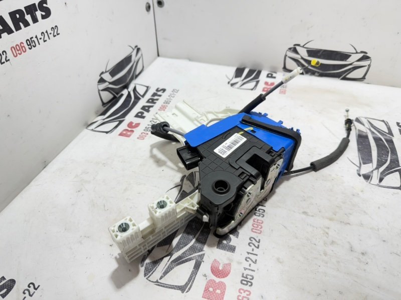 Замок боковой двери передний правый Sportage 2017