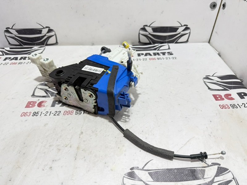 Замок боковой двери передний правый Kia Sportage