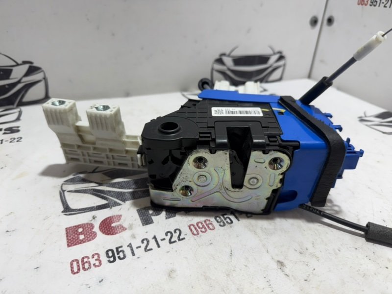 Замок боковой двери передний правый Sportage 2017