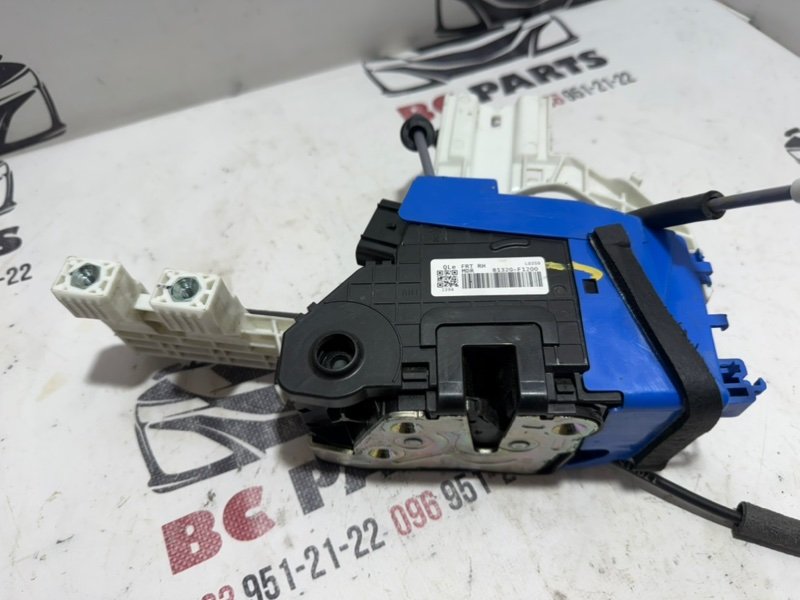 Замок боковой двери передний правый Sportage 2017