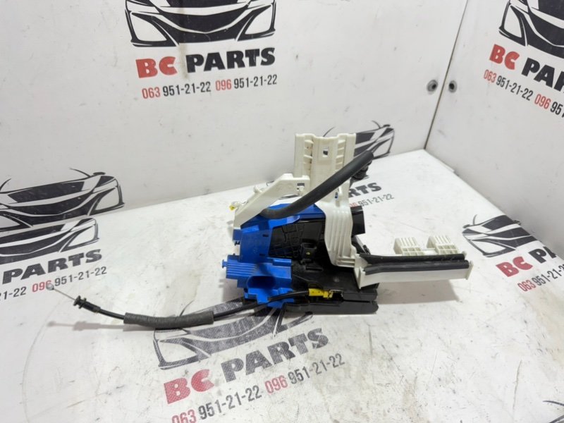 Замок боковой двери передний правый Sportage 2017