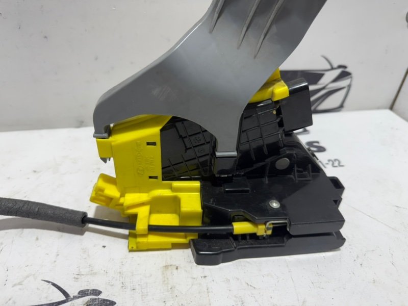 Замок боковой двери задний правый Sportage 2017