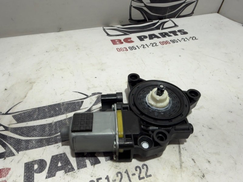 Мотор стеклоподъемника задний правый Sportage 2017